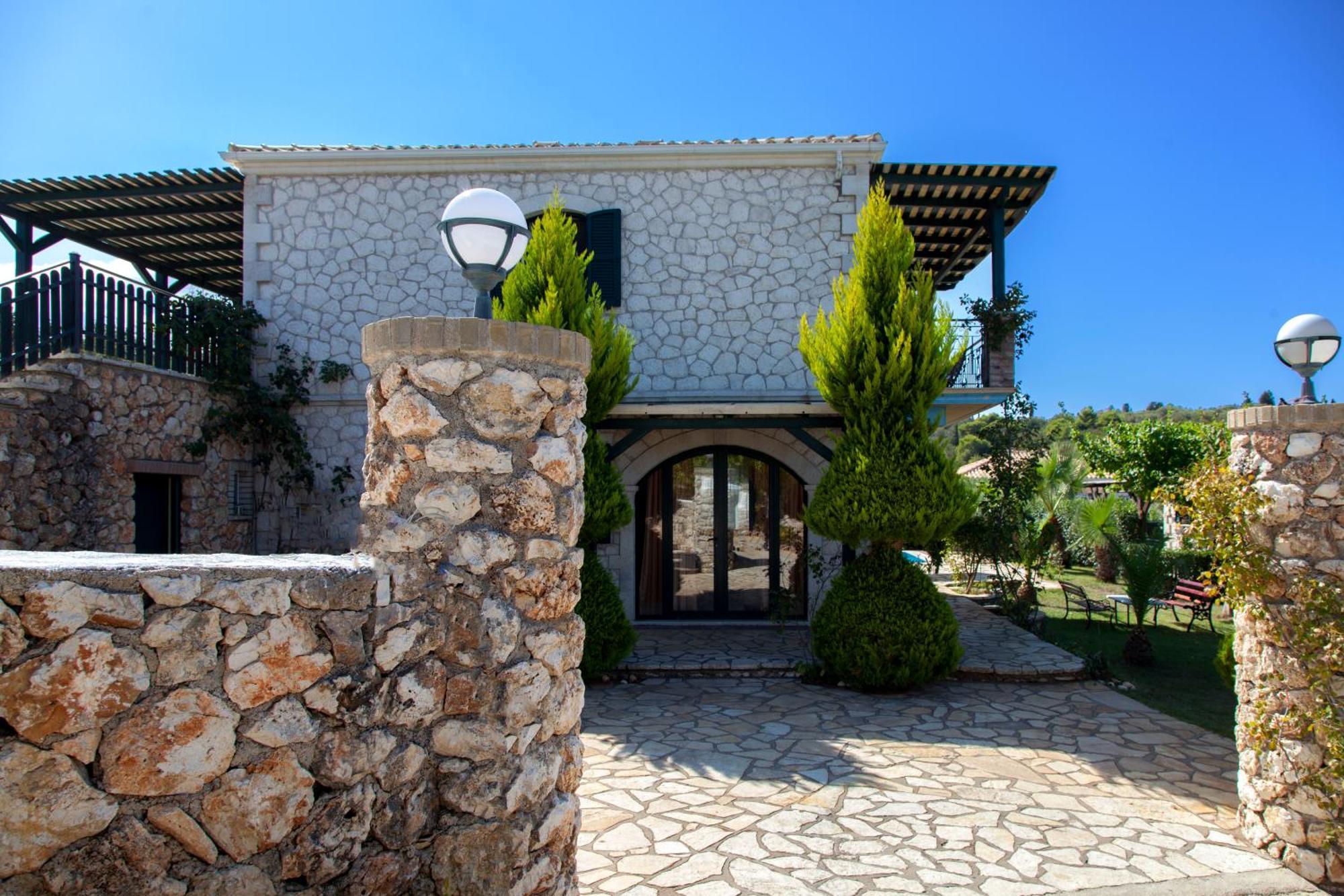 Villa Key Tsoukaladhes